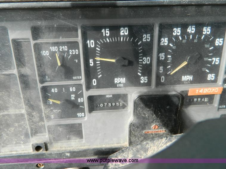 image for item L7289 1993 International 4700 crane truck