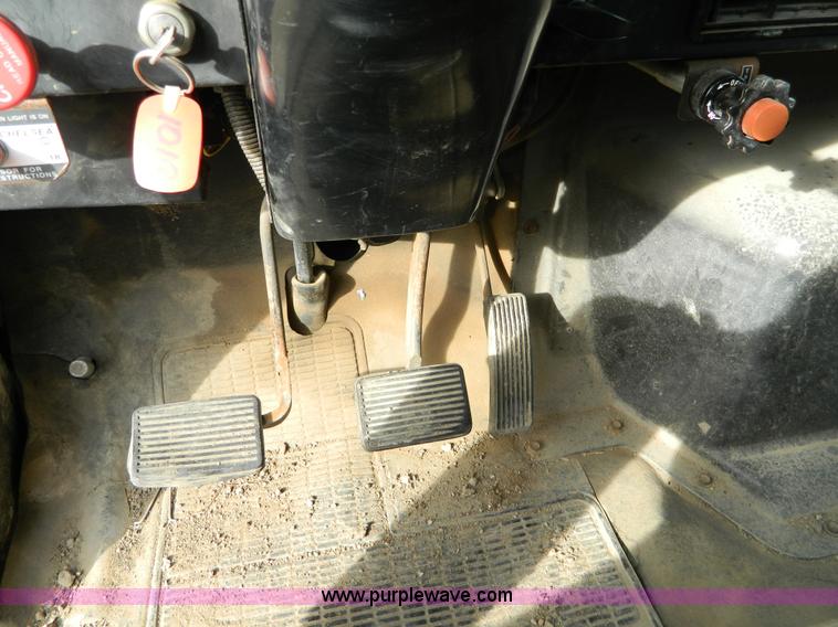 image for item L7289 1993 International 4700 crane truck