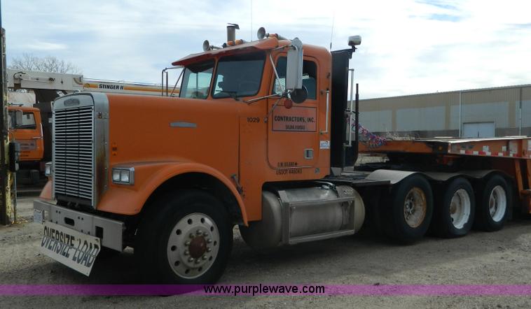 image for item L7291 1985 Freightliner semi truck