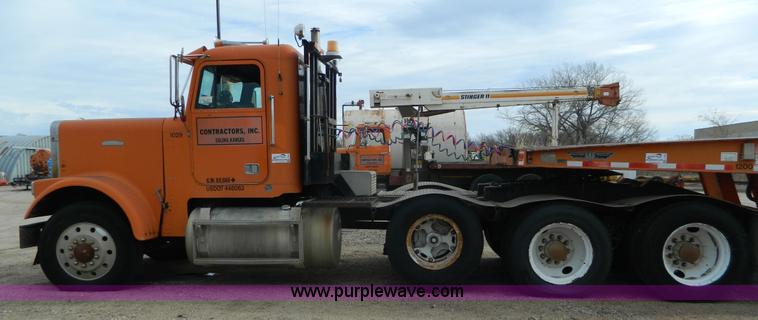 image for item L7291 1985 Freightliner semi truck