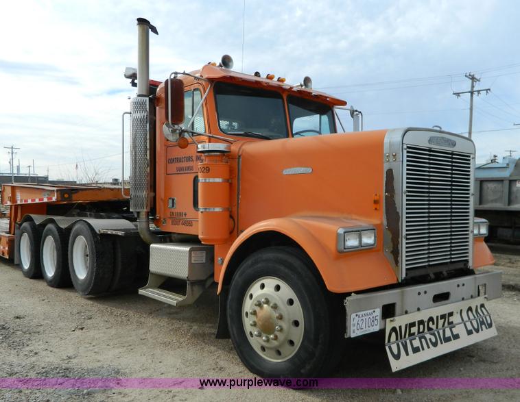 image for item L7291 1985 Freightliner semi truck