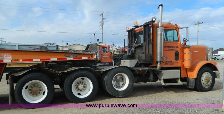 image for item L7291 1985 Freightliner semi truck