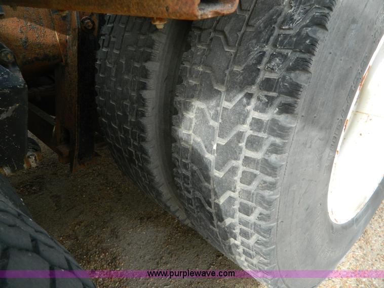 image for item L7291 1985 Freightliner semi truck