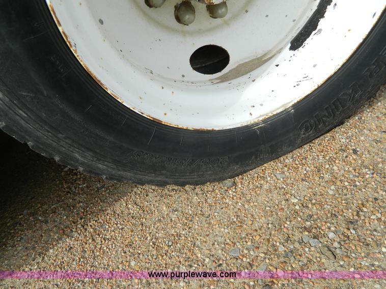 image for item L7291 1985 Freightliner semi truck