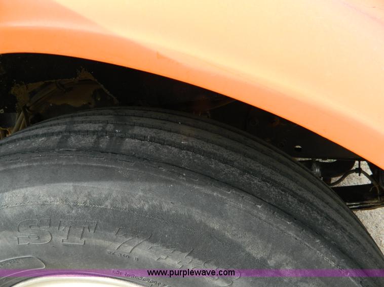 image for item L7291 1985 Freightliner semi truck