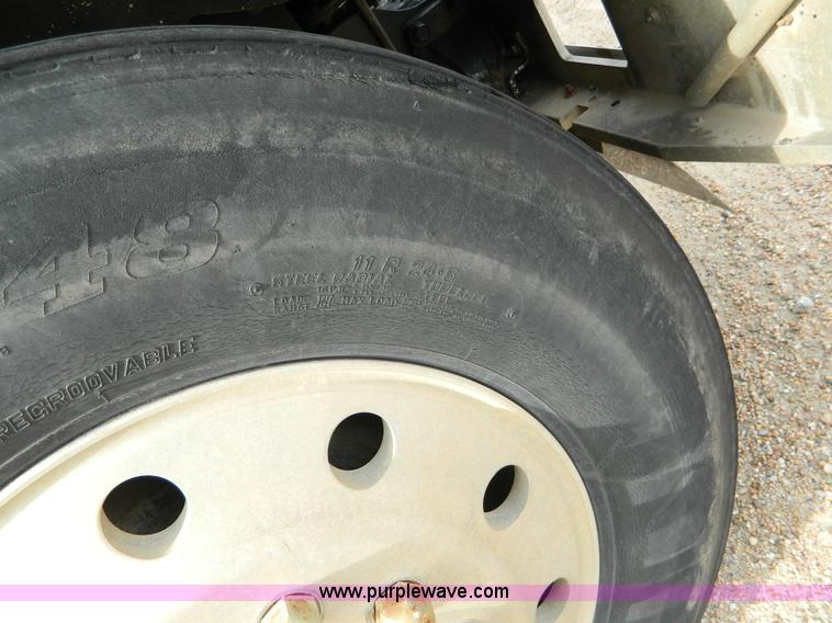 image for item L7291 1985 Freightliner semi truck