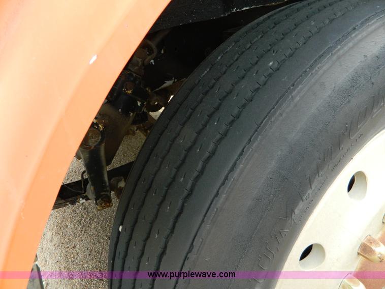 image for item L7291 1985 Freightliner semi truck