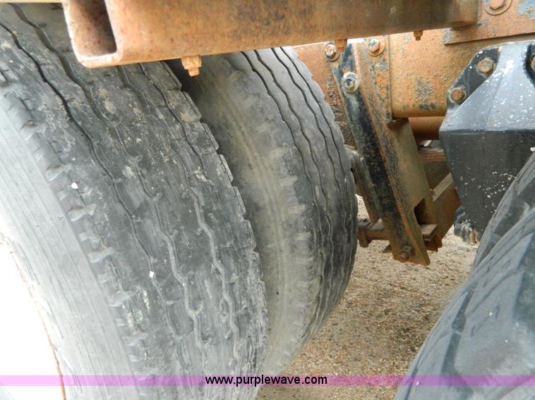 image for item L7291 1985 Freightliner semi truck