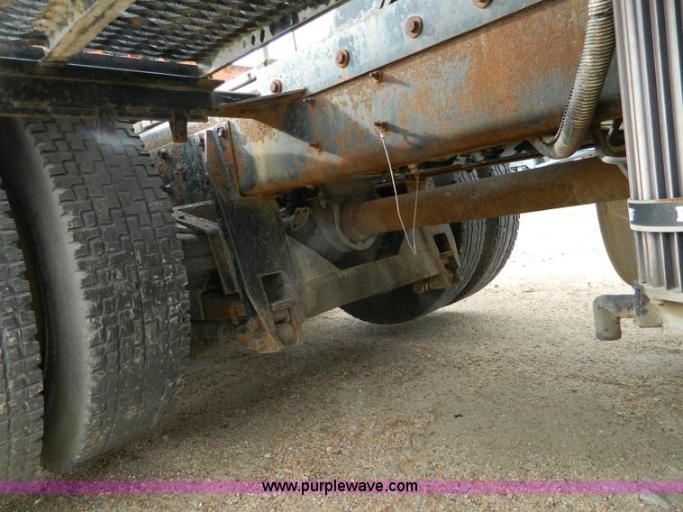 image for item L7291 1985 Freightliner semi truck