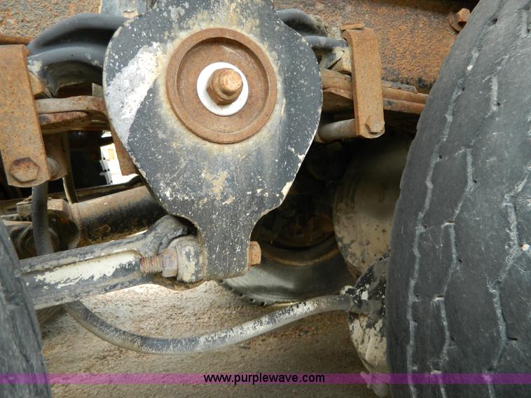 image for item L7291 1985 Freightliner semi truck