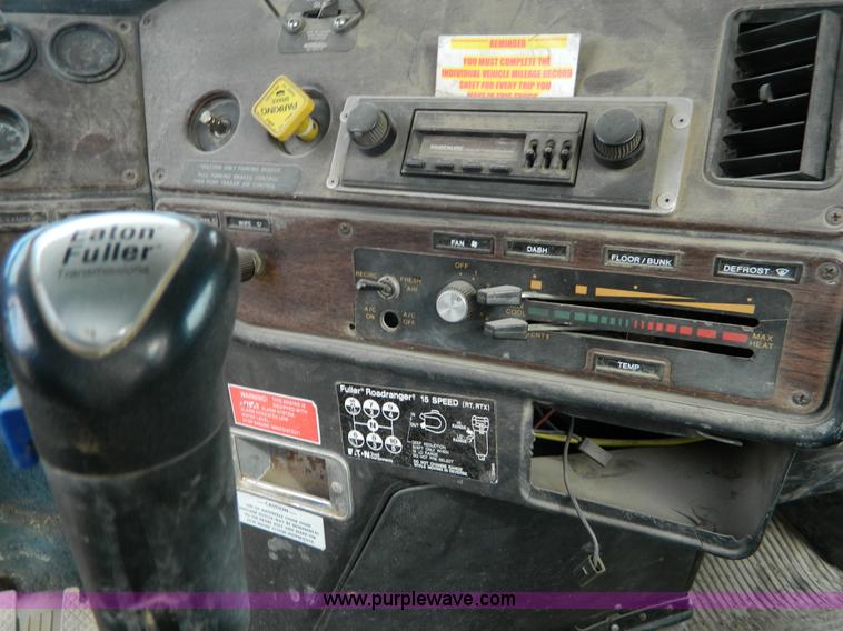 image for item L7291 1985 Freightliner semi truck