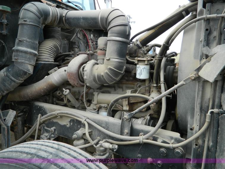 image for item L7291 1985 Freightliner semi truck