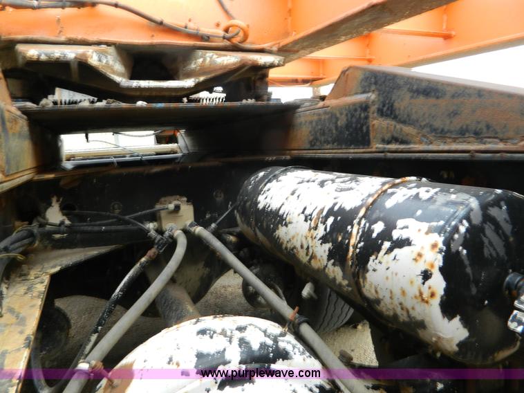 image for item L7291 1985 Freightliner semi truck