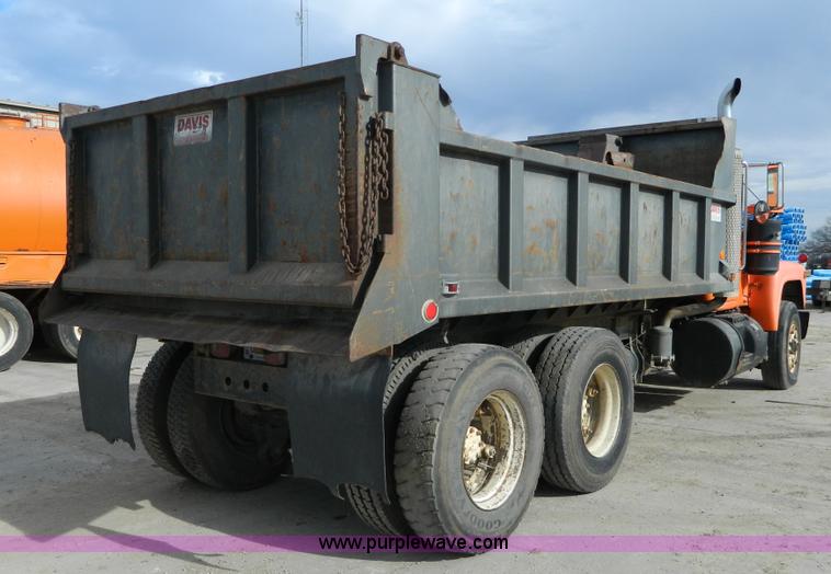 image for item L7292 1988 Mack R690ST dump truck