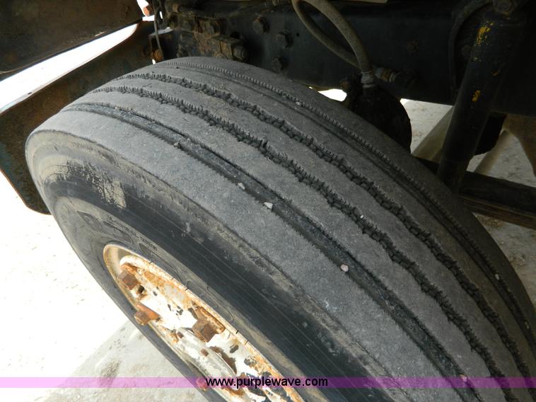 image for item L7292 1988 Mack R690ST dump truck