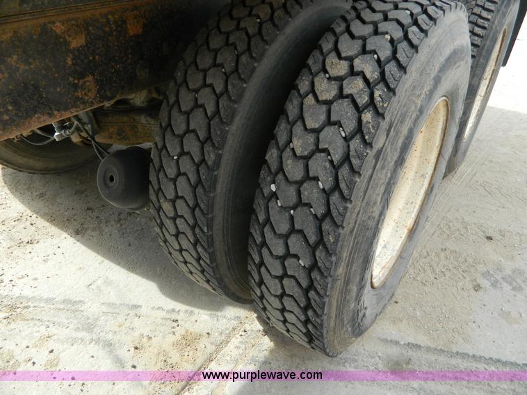 image for item L7292 1988 Mack R690ST dump truck