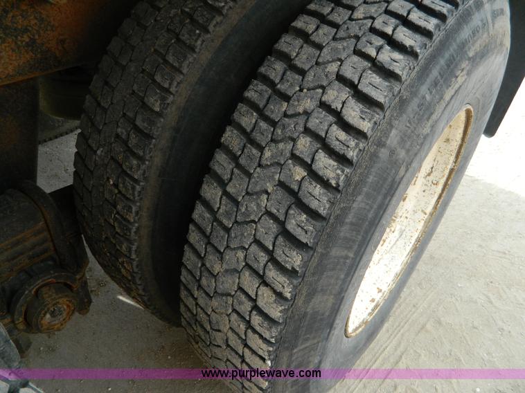 image for item L7292 1988 Mack R690ST dump truck