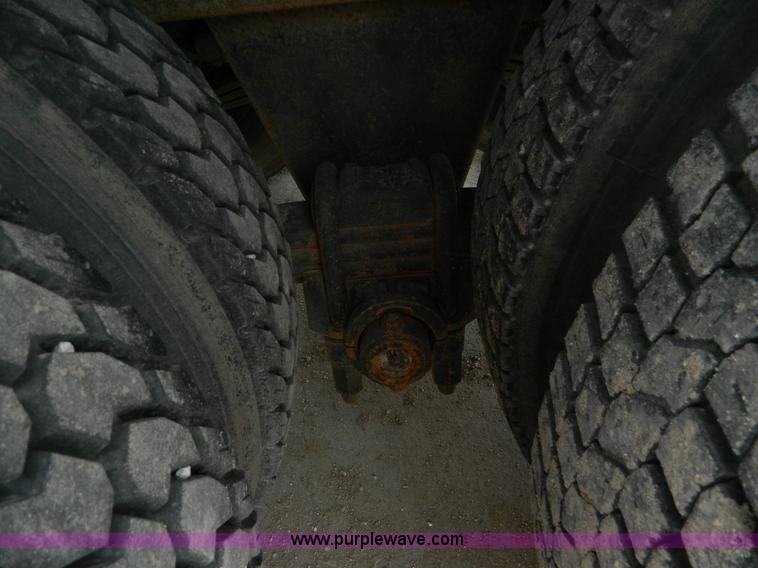 image for item L7292 1988 Mack R690ST dump truck