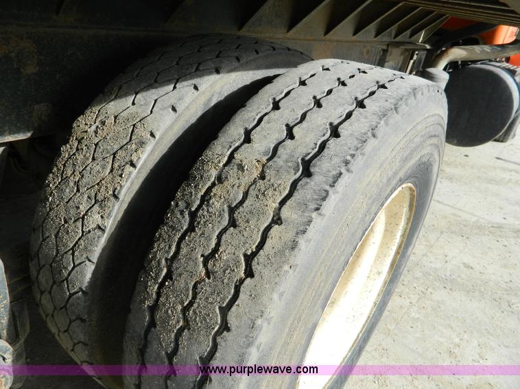 image for item L7292 1988 Mack R690ST dump truck