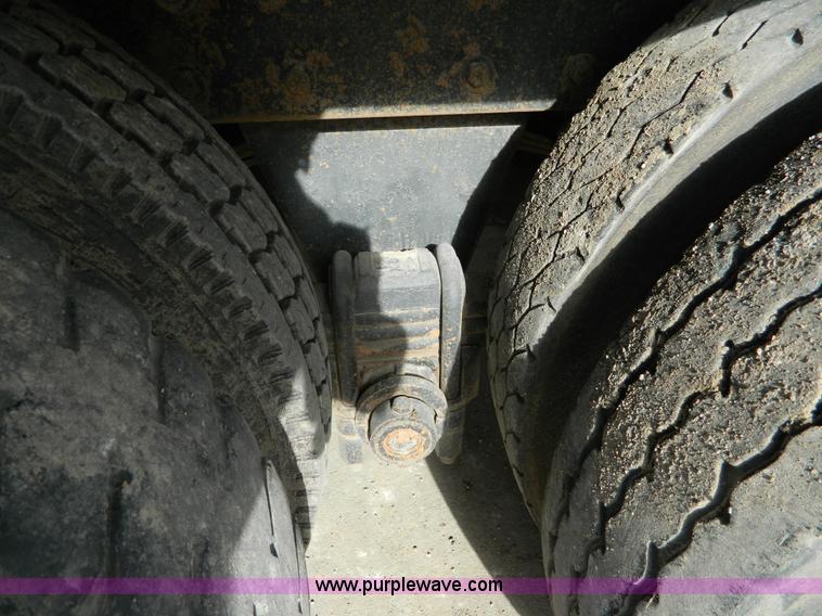 image for item L7292 1988 Mack R690ST dump truck