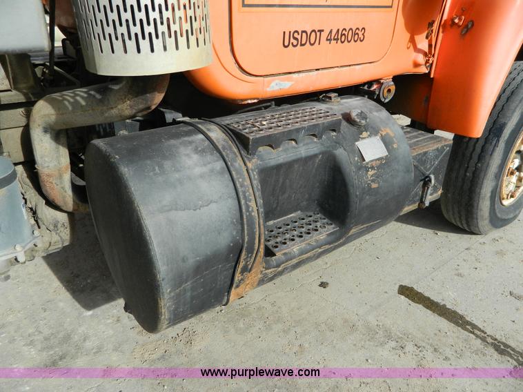 image for item L7292 1988 Mack R690ST dump truck