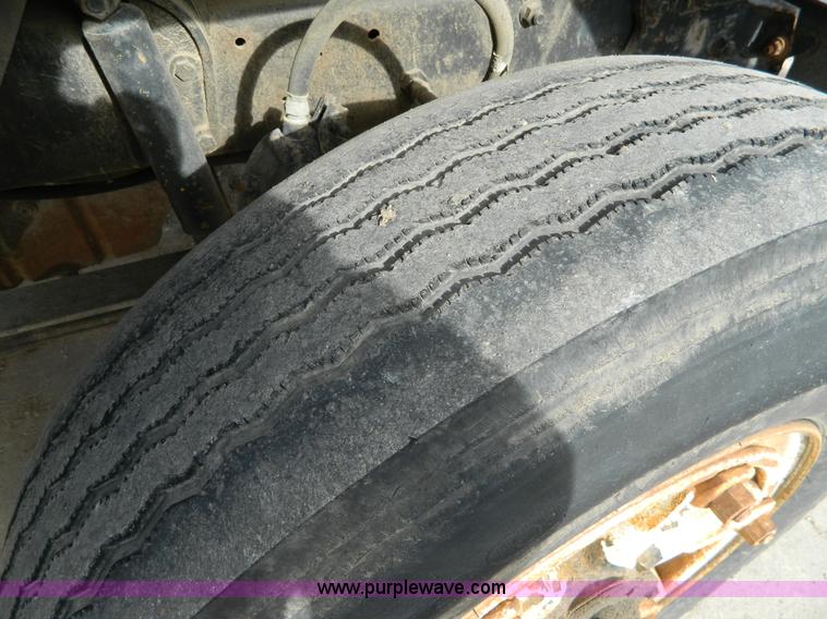 image for item L7292 1988 Mack R690ST dump truck