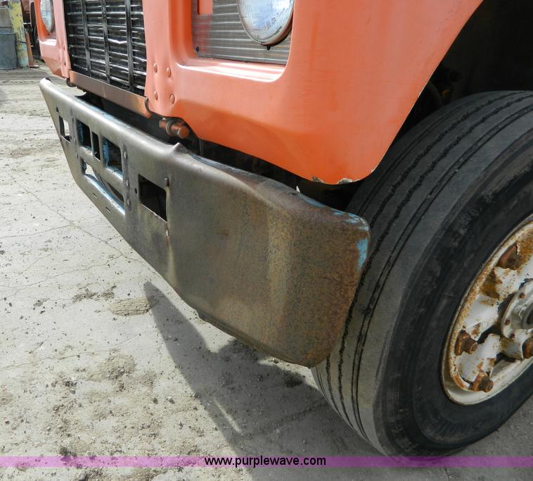 image for item L7292 1988 Mack R690ST dump truck