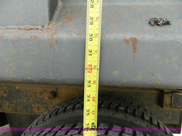 image for item L7292 1988 Mack R690ST dump truck