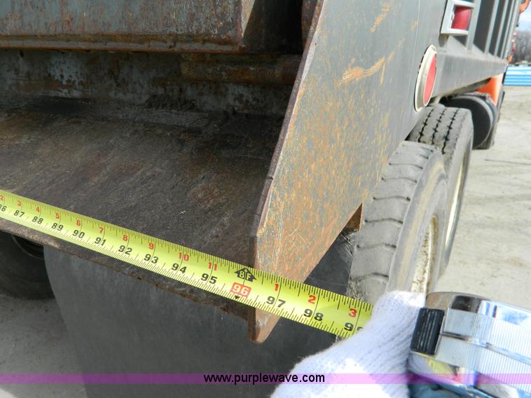 image for item L7292 1988 Mack R690ST dump truck