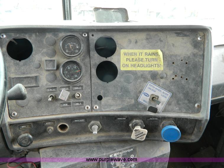image for item L7292 1988 Mack R690ST dump truck