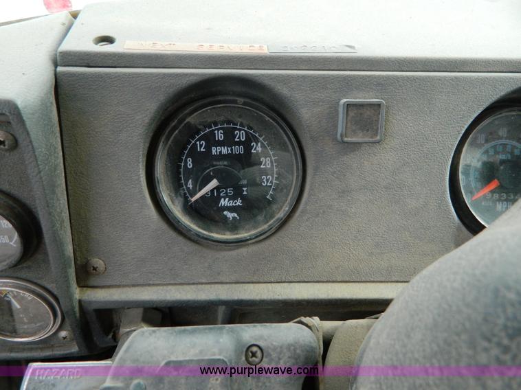 image for item L7292 1988 Mack R690ST dump truck