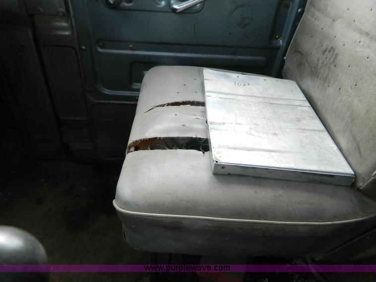 image for item L7292 1988 Mack R690ST dump truck