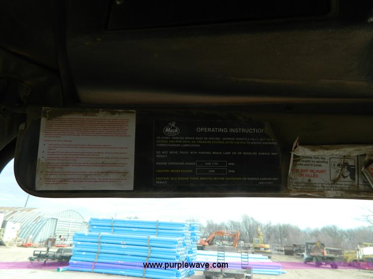 image for item L7292 1988 Mack R690ST dump truck