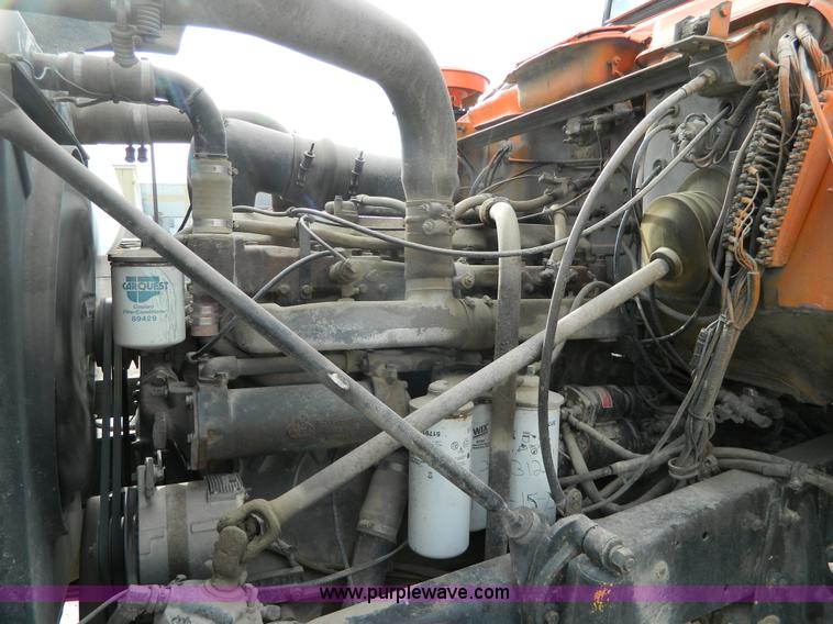 image for item L7292 1988 Mack R690ST dump truck