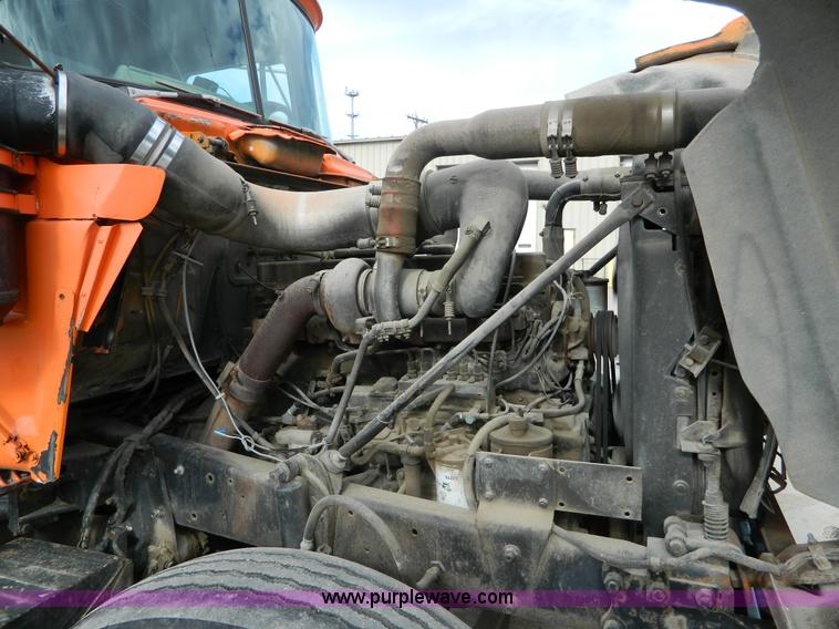 image for item L7292 1988 Mack R690ST dump truck