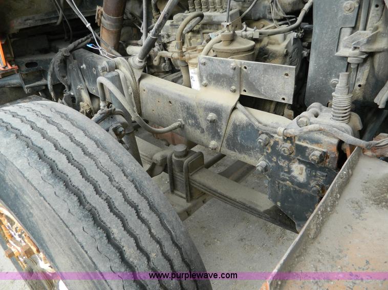 image for item L7292 1988 Mack R690ST dump truck