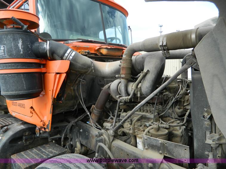 image for item L7292 1988 Mack R690ST dump truck