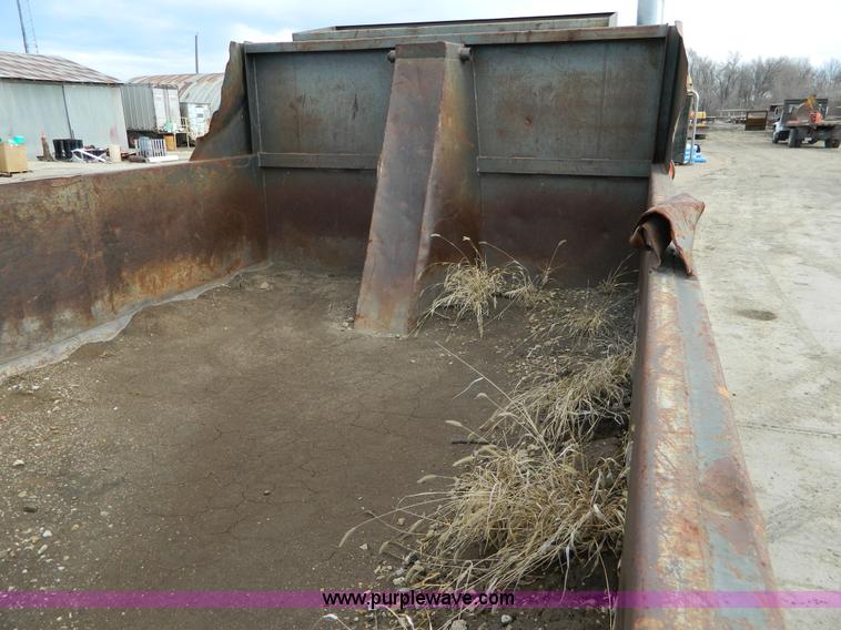 image for item L7292 1988 Mack R690ST dump truck