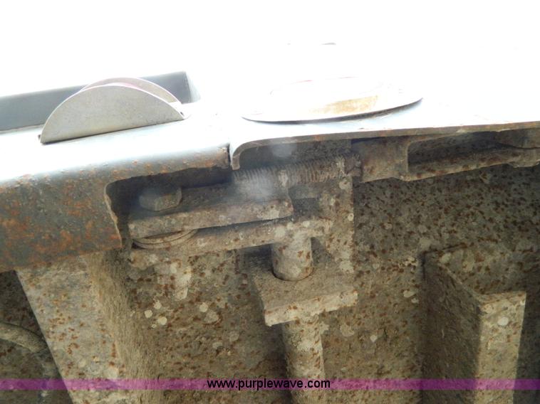 image for item L7292 1988 Mack R690ST dump truck