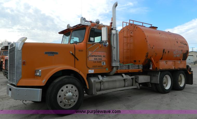 image for item L7293 1987 Freightliner FLC-64T water truck