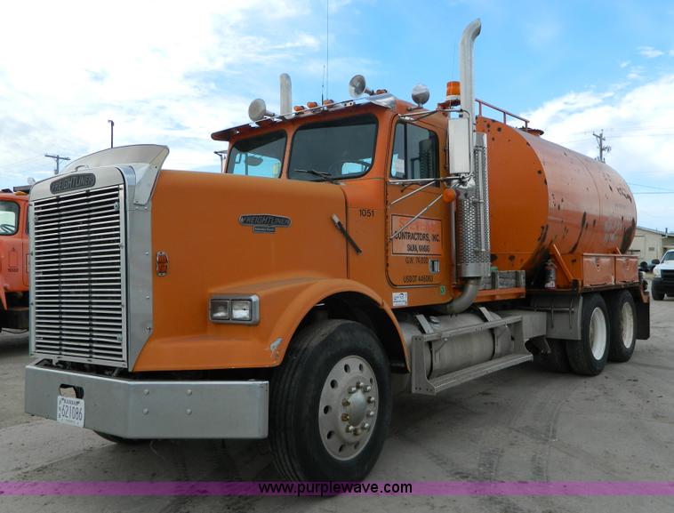 image for item L7293 1987 Freightliner FLC-64T water truck