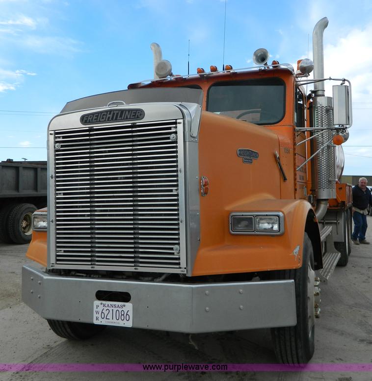 image for item L7293 1987 Freightliner FLC-64T water truck