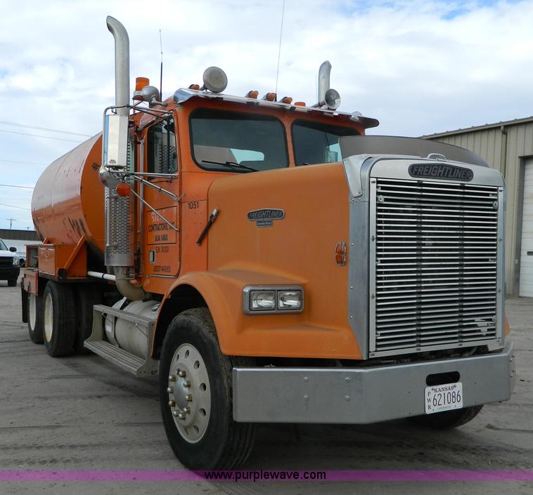 image for item L7293 1987 Freightliner FLC-64T water truck