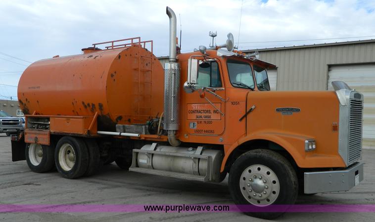 image for item L7293 1987 Freightliner FLC-64T water truck