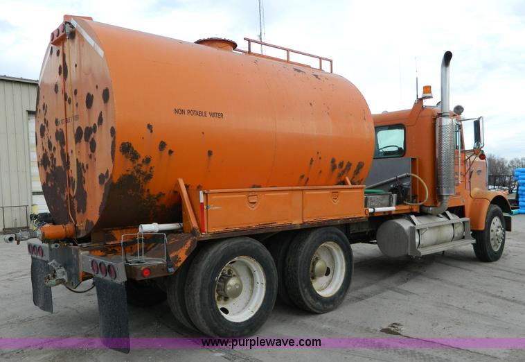 image for item L7293 1987 Freightliner FLC-64T water truck