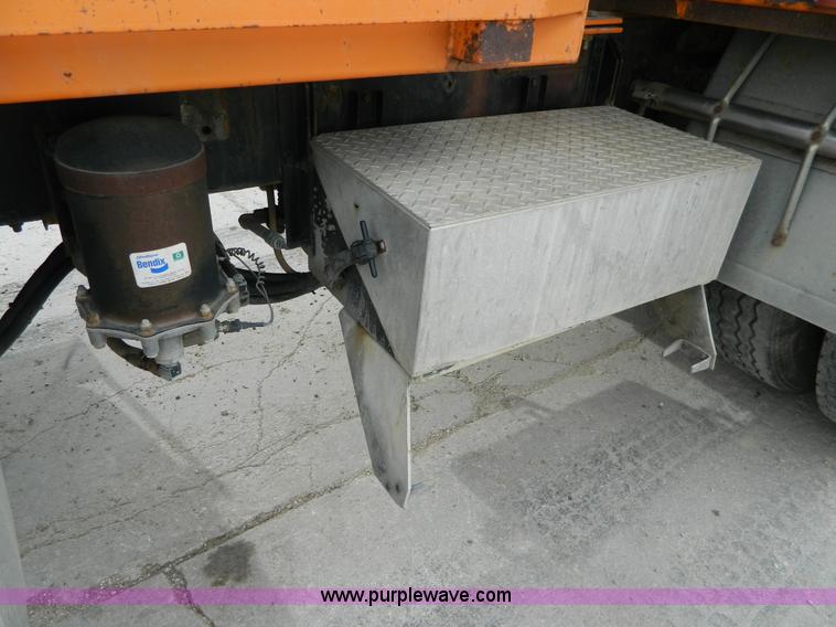 image for item L7293 1987 Freightliner FLC-64T water truck