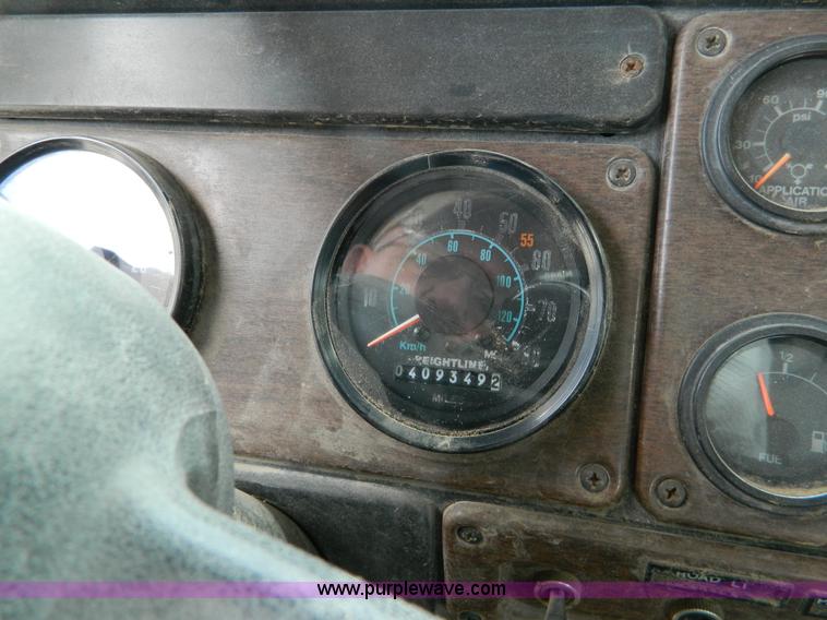 image for item L7293 1987 Freightliner FLC-64T water truck