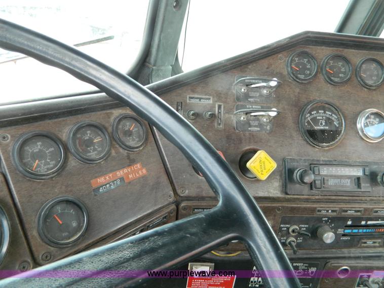 image for item L7293 1987 Freightliner FLC-64T water truck