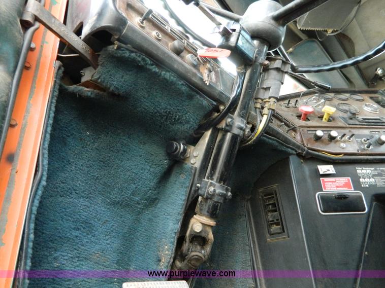 image for item L7293 1987 Freightliner FLC-64T water truck