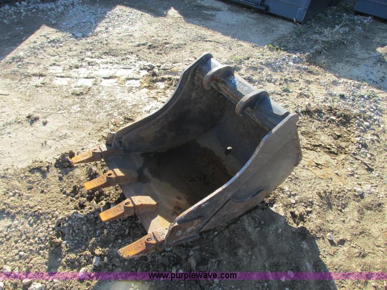 Bobcat MiniX bucket in Blue Springs, MO Item N9269 sold Purple Wave